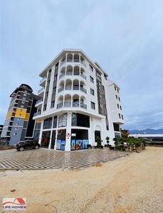 Mahmutlar Mahallesinde Havuzlu Sitede Satılık Daire