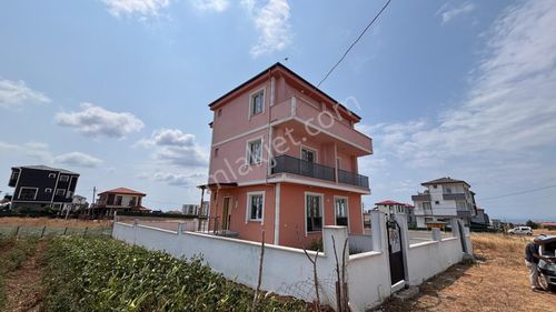 Marmara Ereğlisi’nde Yaz-kış Oturuma Uygun Satılık Villa! Kanat Emlak