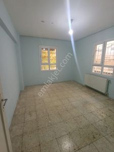 Uygun Emalktan Bamyasuyunda 1. Kat 4 Oda Doğalgazlı Satılık Daire