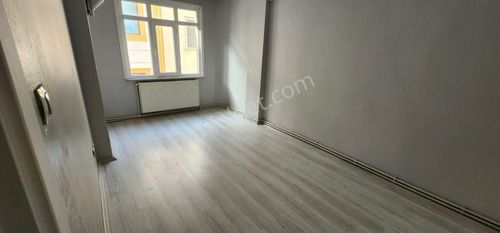 (acil!) Fidan Sokak 2+1 Ferah 100m2 Ulaşım İyi Merkezi Konum