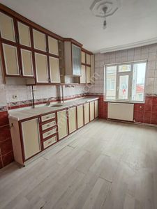 Akçay Emlak'tan Akşehir Stadyum Civarı Asansörlü Doğalgaz Kombili Ara Kat Kiralık 3+1 Daire