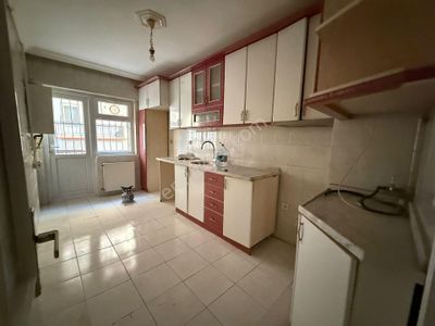 Vatan'dan Yeşiltepe Pazar Yanı Giriş Kat Ön Cephe Altında Daire Var Balkonlu 2+1 Kiralık Daire