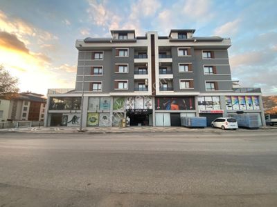 Alanya Oba Mahallesi Satılık 3 Katlı Dükkan