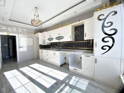 Fıstıklık Merkezde Çift Cam Balkonlu İnce İşçilikli Arakat 3+1