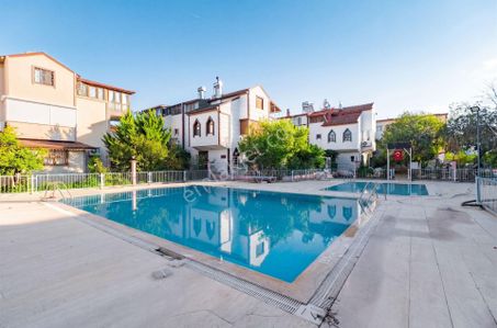 Antalya Kepez Şelale Sitesinde Satılık 5+2 250m² Tripleks Villa
