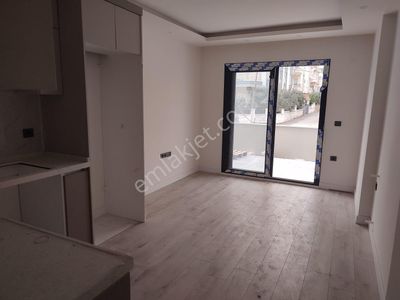 Efeler Mahallesinde 1+1 Asansörlü Sıfır Daire