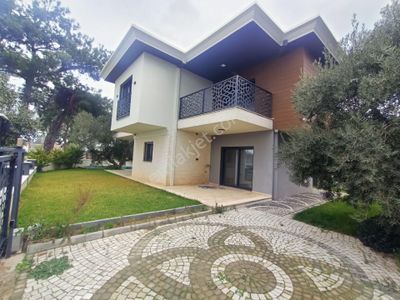 Kuşadası Davutlar Tek Müstakil Villa Satılık