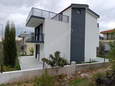 Kuşadası Davutlar Da Orman Ve Deniz Manzaralı 4+1 Satılık Villa