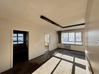 Mithatpaşa Caddesinde Satılık 85 M² Ofis