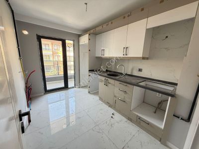 Vatan'dan Bağlarbaşı'nda Sıfır Binada Megalüks Yapılı Satılık Orta Kat Ön Cephe 3+1 Daire