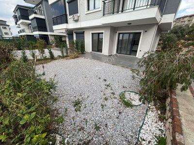 Didim Akbükte Havuzlu Sitede Geniş Bahçeli Satılık Daire