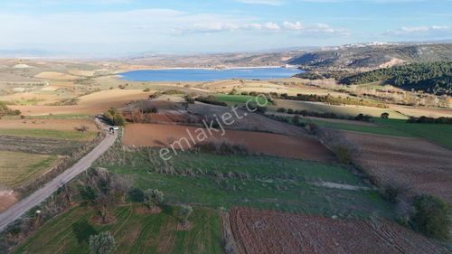 İnegöl Çavus Köyde 929m² Göl Manzaralı Tarla Kadastro Yol Cephe