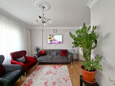 Recep Ümit Emlak'tan Ömerağa Mahallesinde Turgut Reis Caddesi Yakınında Ara Kat Satılık 2+1 Daire