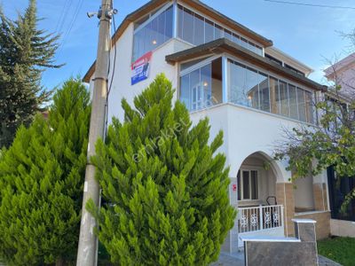 Altınova İskele Mevkiinde Denize Sıfır Sitede Satılık 3+1 Villa