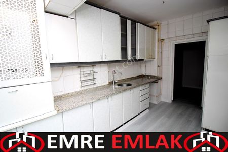 Emre Emlak'tan Piyade'de Cadde Üzeri Ön Cephe Arakat Satılık 3+1 Daire