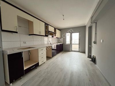 Kalecik Emlak'tan Site İçerisinde Çift Asansörlü E.banyolu 3+1