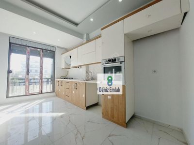 Denizden Akçayda Denize 100 M Pazar Pazarında Öncephe Ebeveynli Satılık 2+1 Daire.