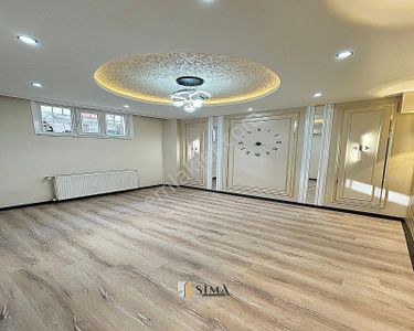 Metrobüse Yakın Krediye Uygun İskanlı Bahçe Kullanımlı Dekorlu 2+1 Satılık Daire