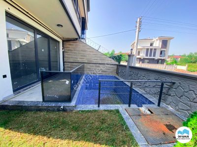 Sakarya Karasu Aziziye Mah’de Havuzlu Bahçeli 3 Katlı Tripleks 3+1 Villa