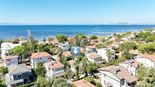 Altınova Sahilde 362 M2 Arsa İçerisinde Müstakil Tek Katlı Ev