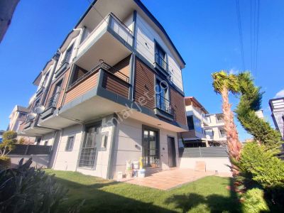 Kartallar'dan Büyük Odalı Geniş Bahçeli Deniz Manzaralı Yazlık.