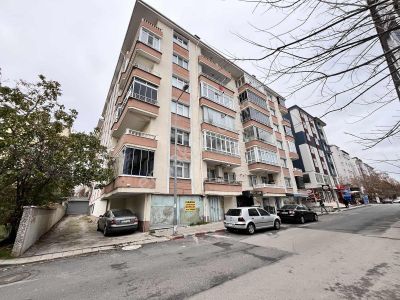 Tuğradan Muhittin'de Site İçinde Geniş 3+1 Kiralık Daire