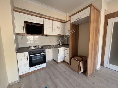 Mera Emlaktan Cumhuriyet Mh. Ön Cephe Asansörü 1+1 Lüx Daire