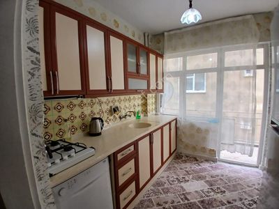 Akçay Emlak'tan Akşehir Mualla Nigar Ortaokulu Civarı Ara Kat Satılık Geniş 2+1 Daire