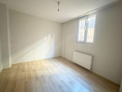 Mertcan'dan Esenler Mah. Cadde Üzeri Hastane 12 Dk Mesafeli 1+1