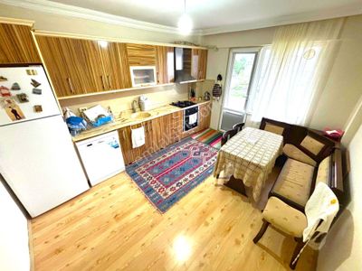 𝄞melodi'den Akçay'da Fırsat 3+1 Ön Cephe Ara Kat Ayrı Mutfaklı Eşyalı Satılık Daire