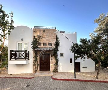 Denize 200 Metre Tek Müstakil 3+1 Villa...