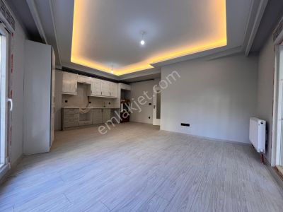 Kaçmaz'dan Çamlık Sahilde Ön Cephe Bahçe Teraslı 3+1 Lüks Daire