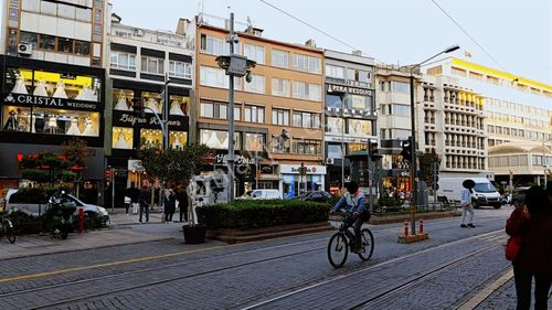 Bess'den İsmet İnönü-1 Caddesi Üzeri Devren Kiralık İş Yeri