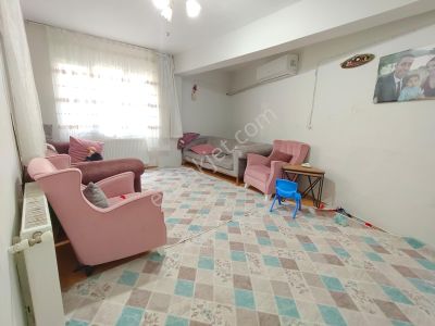 Balçova Eğitim Mah. 140 M2 Müstakil Bahçeli Satılık 2+1 Daire