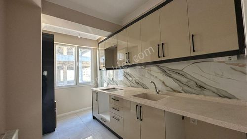 Parstan Kadıköyde Sıfır Asansörlü Aydınlık Ve Ferah Fırsat 2+1