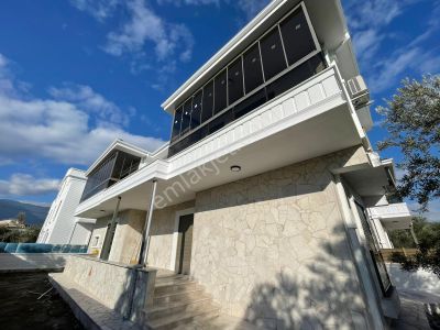 Kent'ten Satılık Zeytinli De Tek Başına Akıllı Sistemli Bahçeli Müstakil