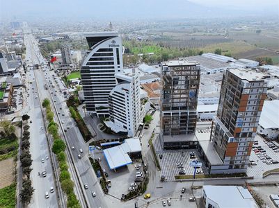 Lookhause'dan Okumuşlar Plaza'da Satılık Balkonlu Ofis