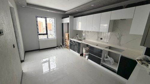 Törekent Mevlana Mahallesinde Site İçerisinde Ebeveyn Banyolu Muhteşem Yapılı 3+1 Satılık Daire