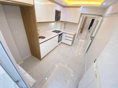 Etimesgut Topçu'da Merkezi Konumda Ön Cephe Arakat Çift Balkonlu Uygun Full Yapılı Daire