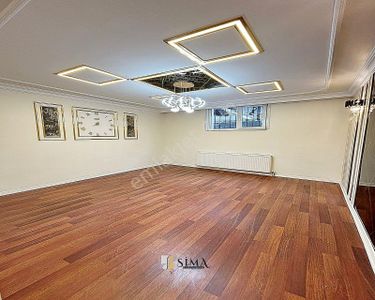 Metrobüse Yakın Geniş Ailelere Uygun Dekorlu 3+1 Satılık Daire