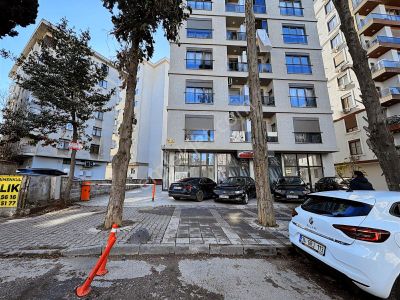 Merdivenköy'de İç Kullanım 75m2 Ön Kullanım 20m2 Bacalı Dükkan