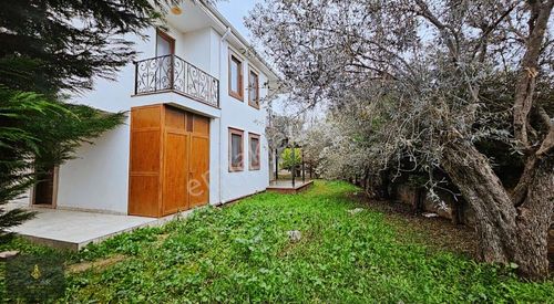 Sancak'tan Ayvalık Sarımsaklı'da Satılık 3+1 Villa
