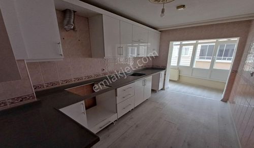 Ufuktepe Pazar Yanı 3+1 Kat Konumunda Altındadaire Var Masrafsız