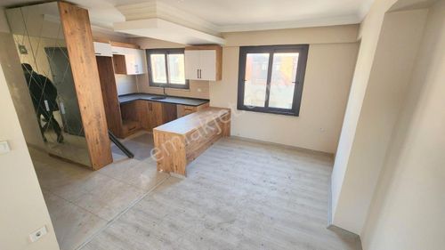 🟡🟢gazicelal'de Çarşının Merkezinde Geniş Balkonlu 2+1 Daire