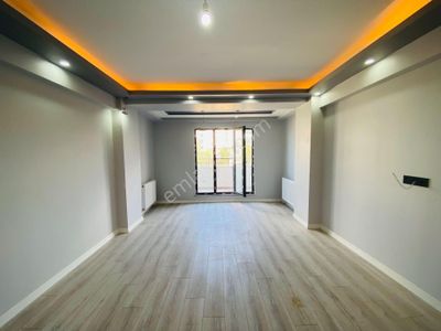 Güven'den Kapaklı'da Cadde Üzeri Teraslı , İskanlı 2+1 Daire