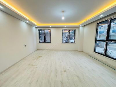 Güven'den Avm Bölgesinde Cadde Üstü Ön Cephe İskanlı 2+1 Daire