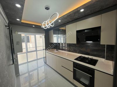 Mç Emlak'tan Mareşal Çakmak Mahallesin'de 3+1 Satılık Daire