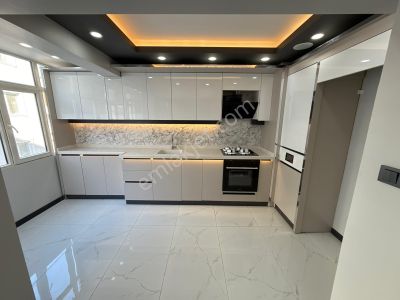 Ankara Kazanç'tan Kusursuz Tasarımıyla Cadde Üzerinde Satılık 4+1 Teras Daire