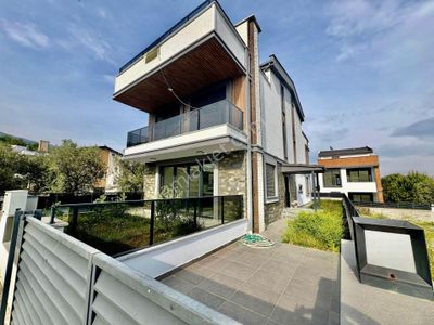 ▓karabuluttan▓güre'de Nefes Kesen Doğa Manzarasıyla Lüx Satılık Villa