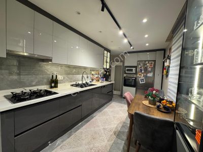 Cadde Üzerinde Asansörlü 3+1 Geniş M2'li Full+full 7 Yllık Daire